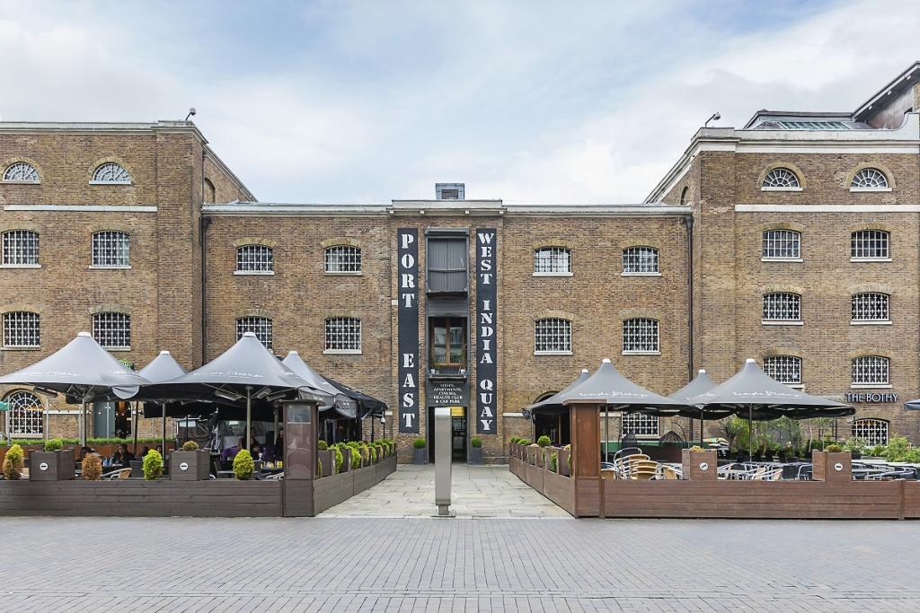 1 Bedroom Flat To Let in Port East Apartments, 20 Hertsmere Road, West