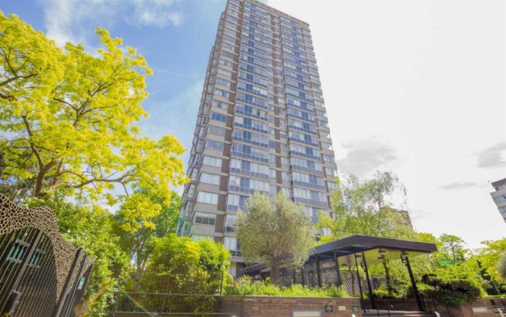 Jack Barclay Estate Agents in Canary Wharf