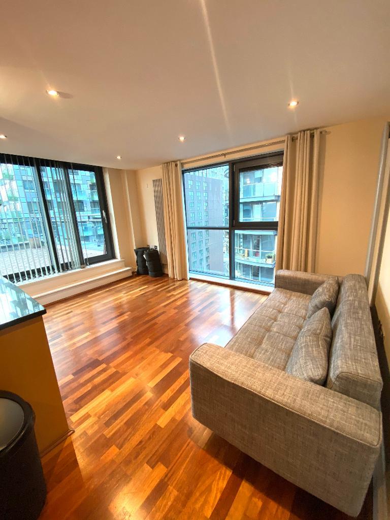 2 Bedroom Apartment To Let in 41 Millharbour, South Quays, Cross