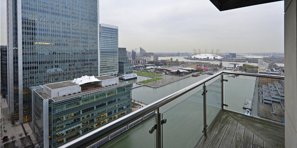2 Bedroom Apartment To Let in Discovery Dock East, South Quay Square