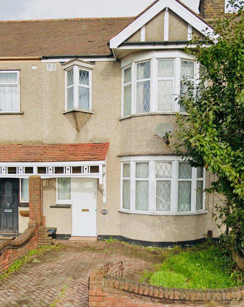 3 Bedroom Terraced To Let in New North Road, Ilford, Hainault, Chigwell