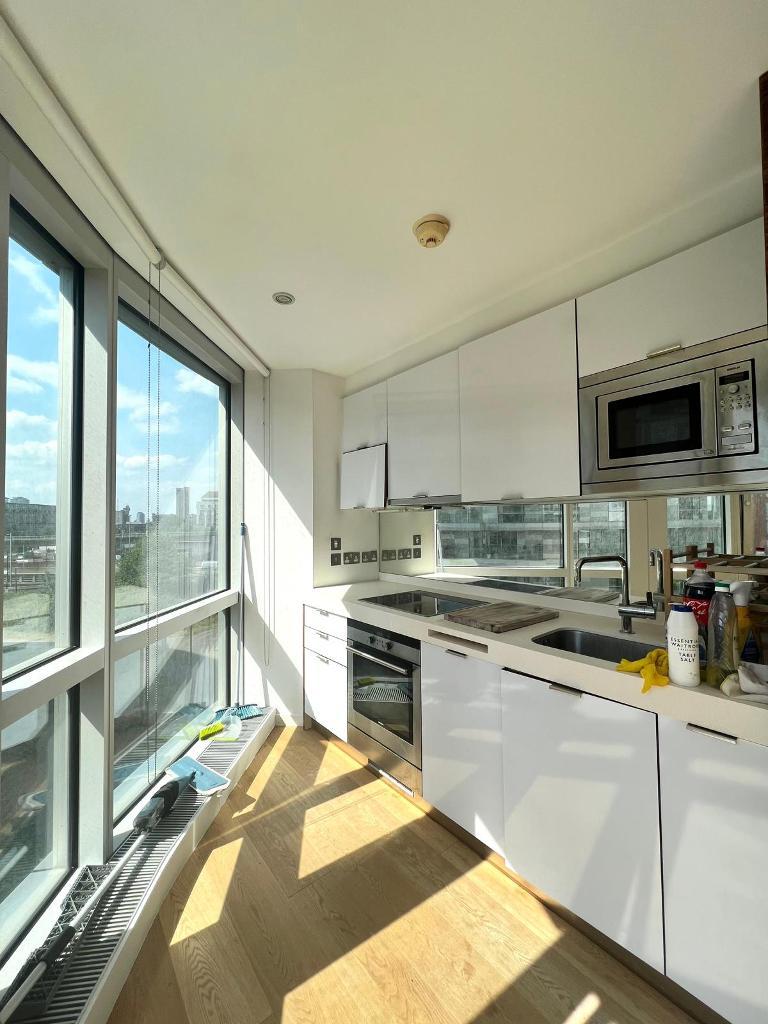 Ontario Tower, 1 Fairmont Avenue, Canary Wharf, Blackwall, London, E14 9JB