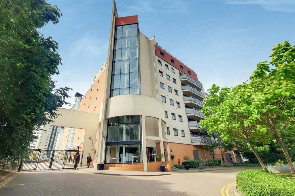 Tradewinds Apartment, Wards Wharf Approach, Royal Victoria Docks, Silver Town, London, E16 2EY