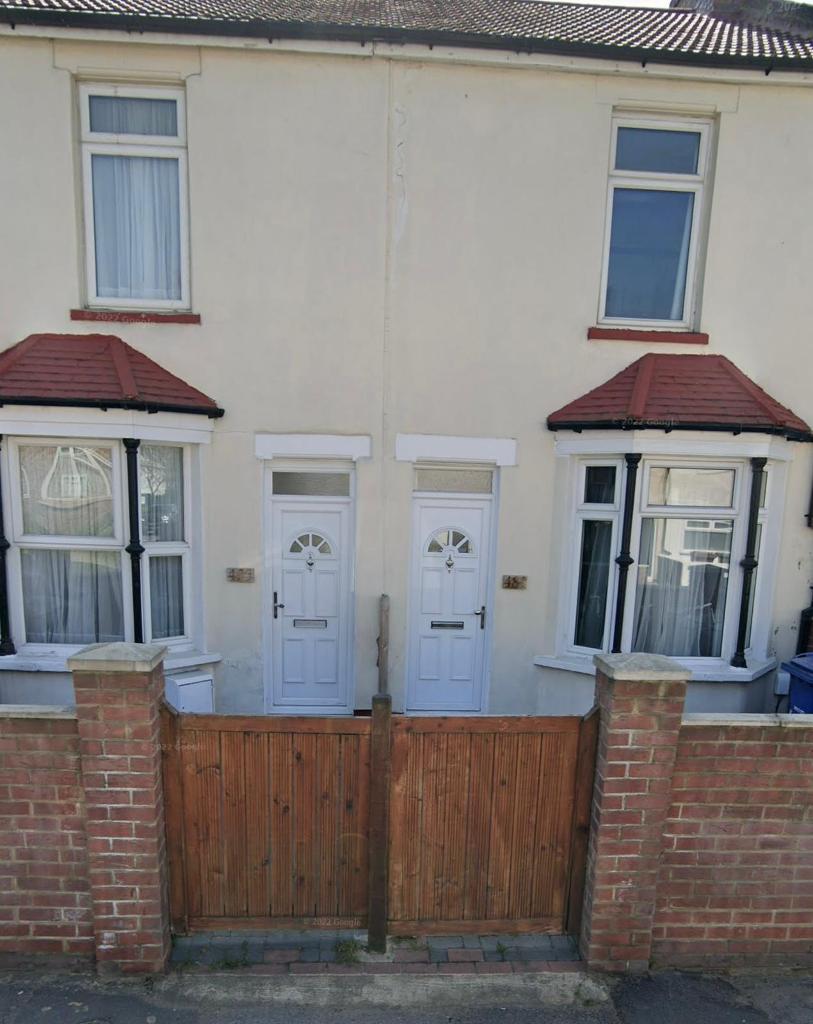 London Road, Thurrock, Grays, RM20 4AD